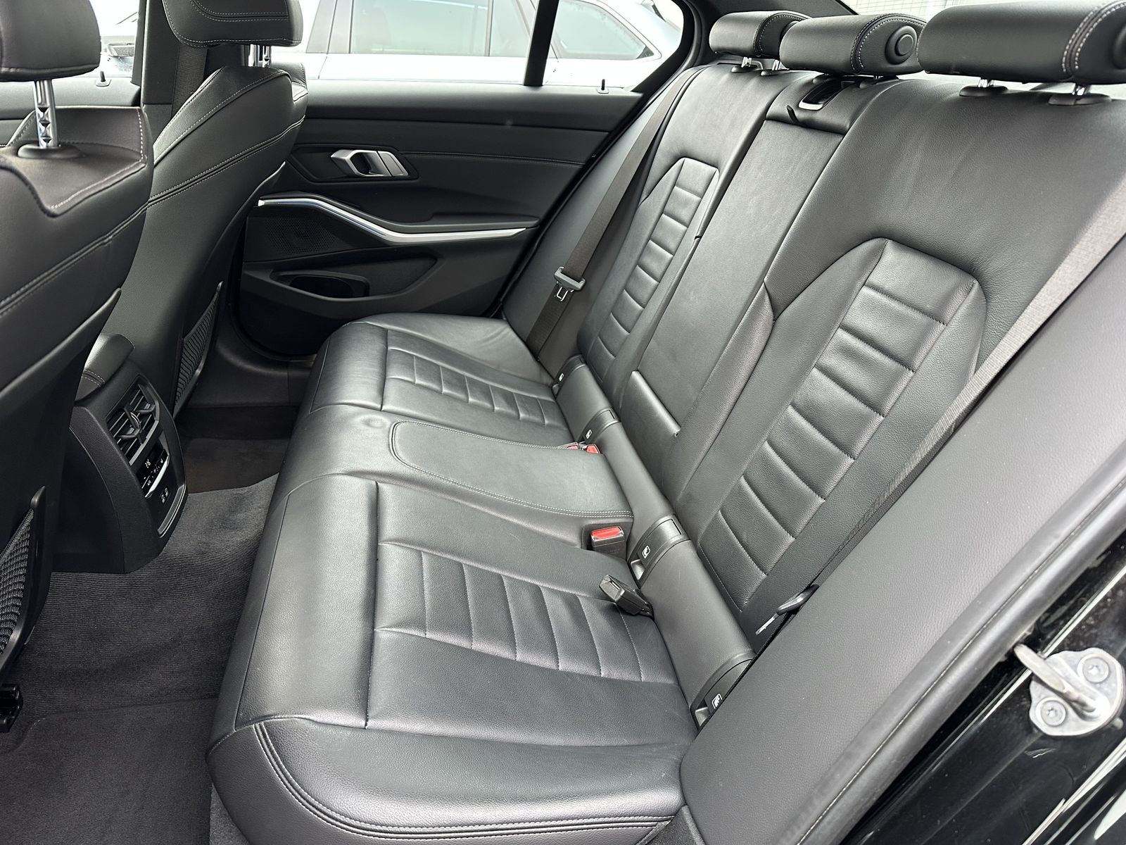 BMW 330e xDrive M-Sport NAV+LASER+360°+HEAD-UP+19ZO