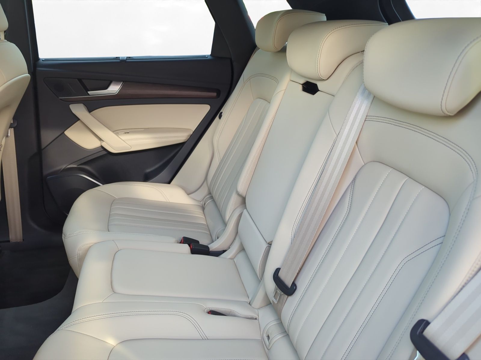 Audi Q5 40 TDI quattro S line - Samsaru's Car Outlet