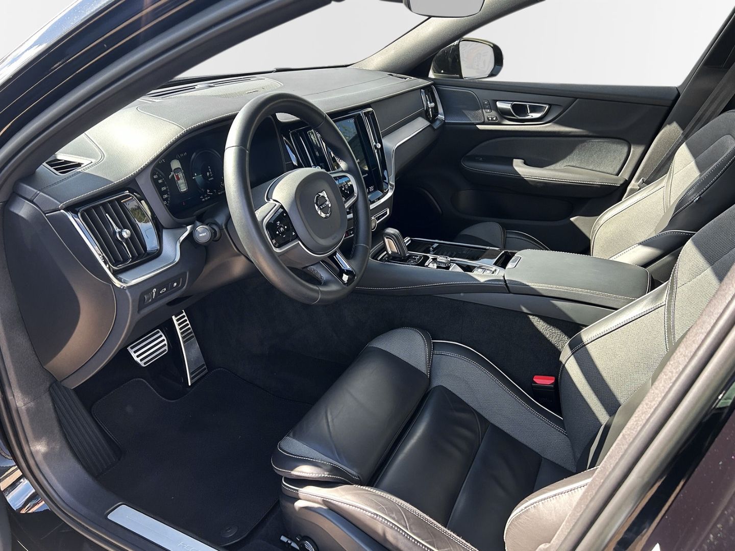 Volvo V60 Recharge T6 AWD Plus Dark 19'' Allwetter AHK