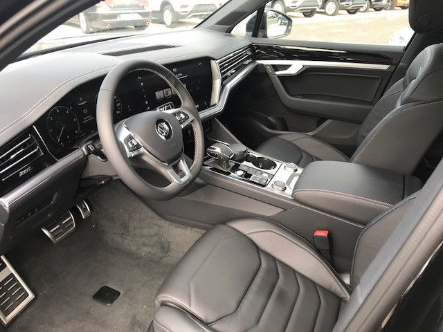 Volkswagen Touareg 3.0 TDI R-Line - Samsaru's Car Outlet