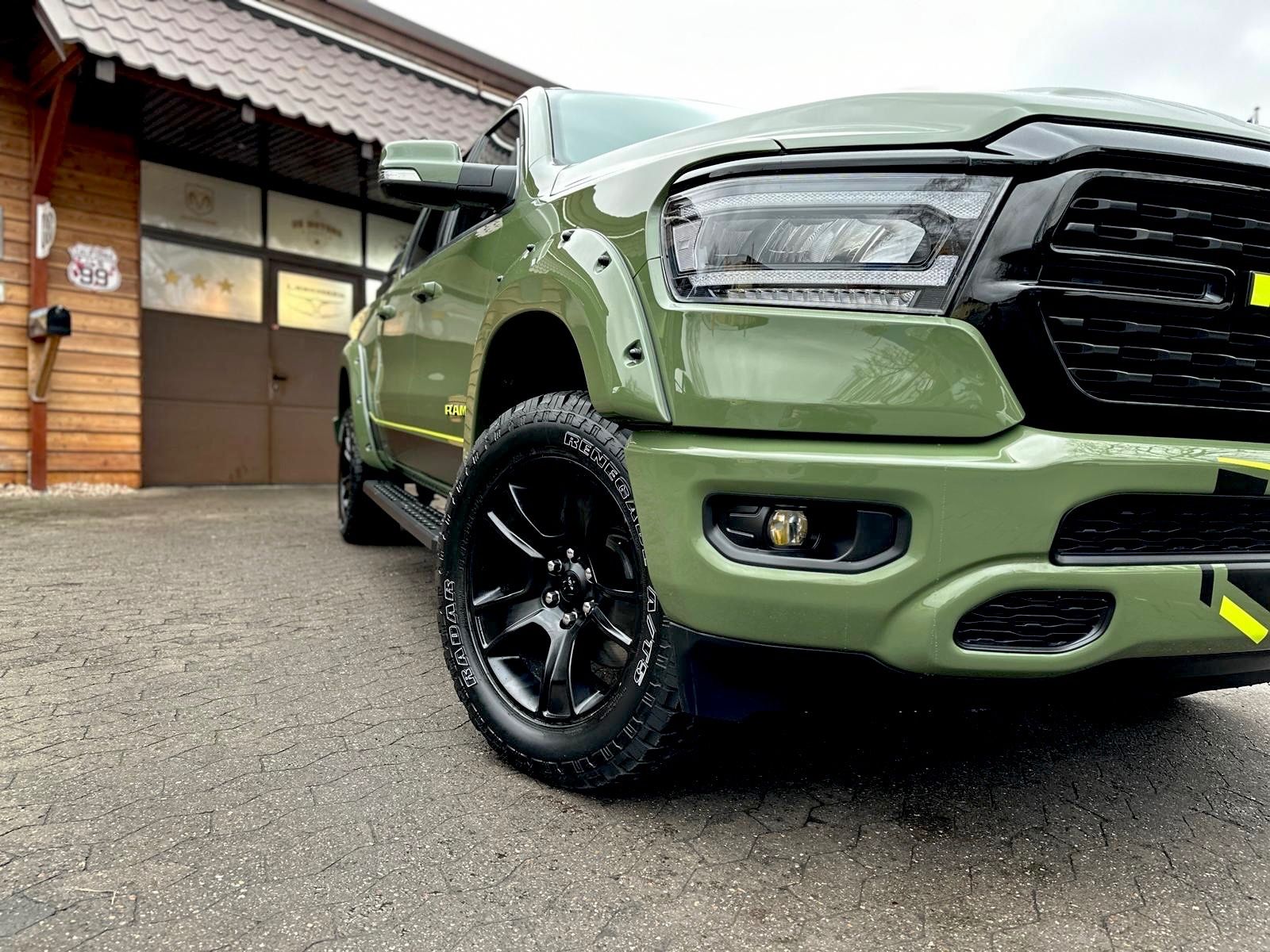Dodge 5.7 V8*LIFT*BÜGEL*OFFROAD*AHK*NAVI*LED*GARANTIE