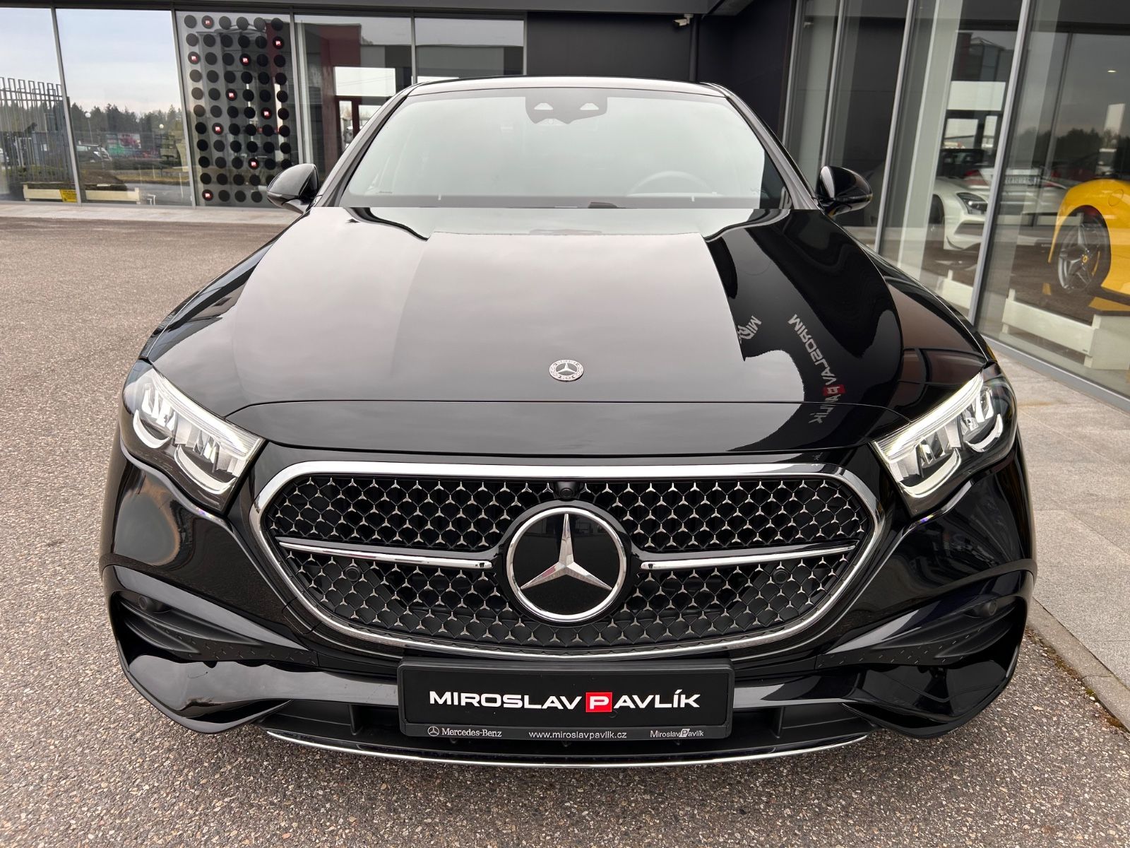 Mercedes-Benz E 220d 4Matic AMG - Samsaru's Car Outlet