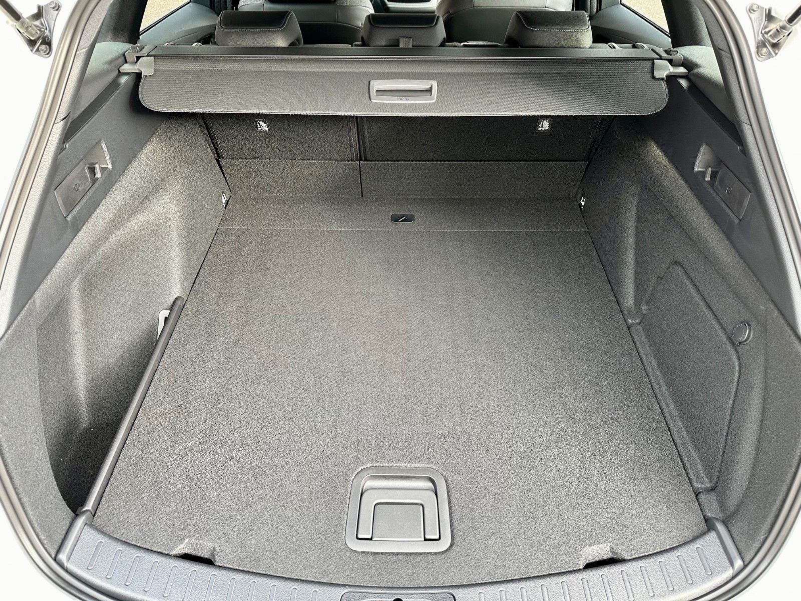 Toyota Corolla Touring Sp. Team D Hybrid 2023 - Samsaru's Car Outlet