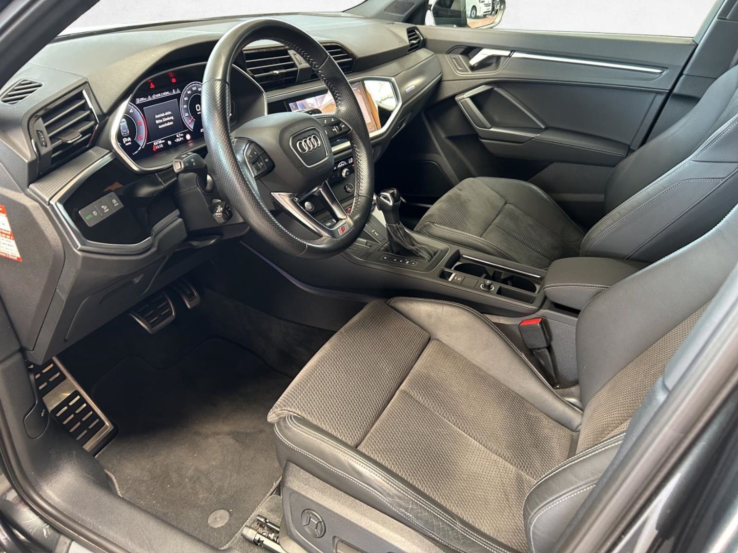 Audi Q3 40 TDI S-tronic S-line - Samsaru's Car Outlet
