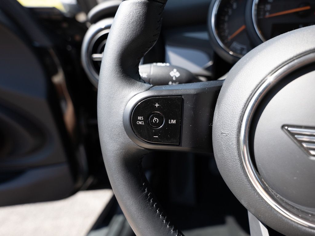 MINI One Essential Trim - Samsaru's Car Outlet
