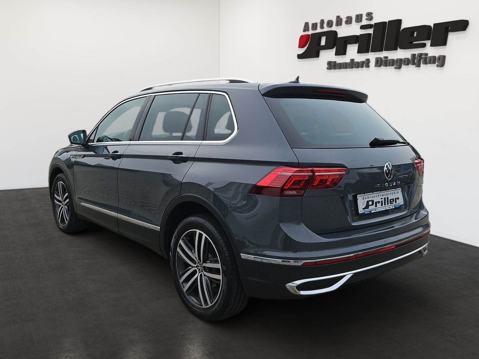Volkswagen Tiguan 2.0 TDI Elegance 4Motion/NAVI/AHK/Matrix