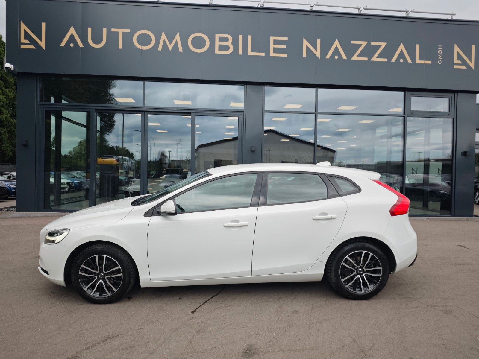 Volvo V40 2.0d MOMENTUM*NAVI*PDC*VOLL-LED*KLIMAAUTO.*