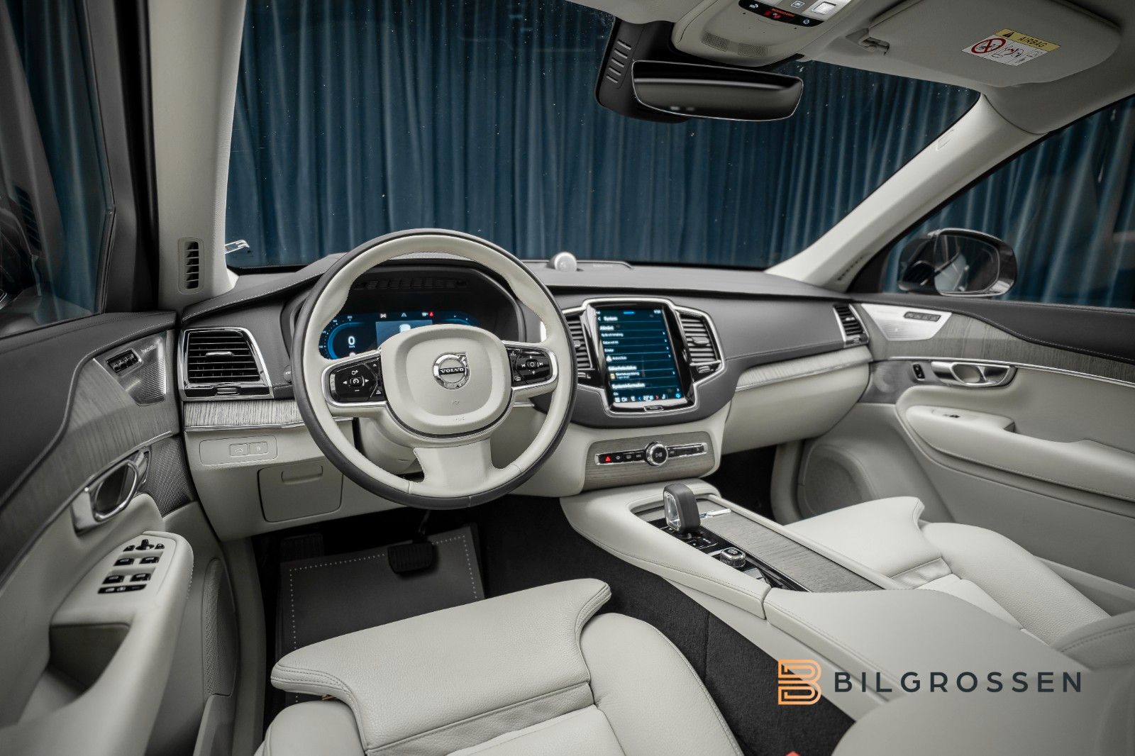 Volvo XC90 T8 Recharge Ultimate Dark B&W Pano HUD