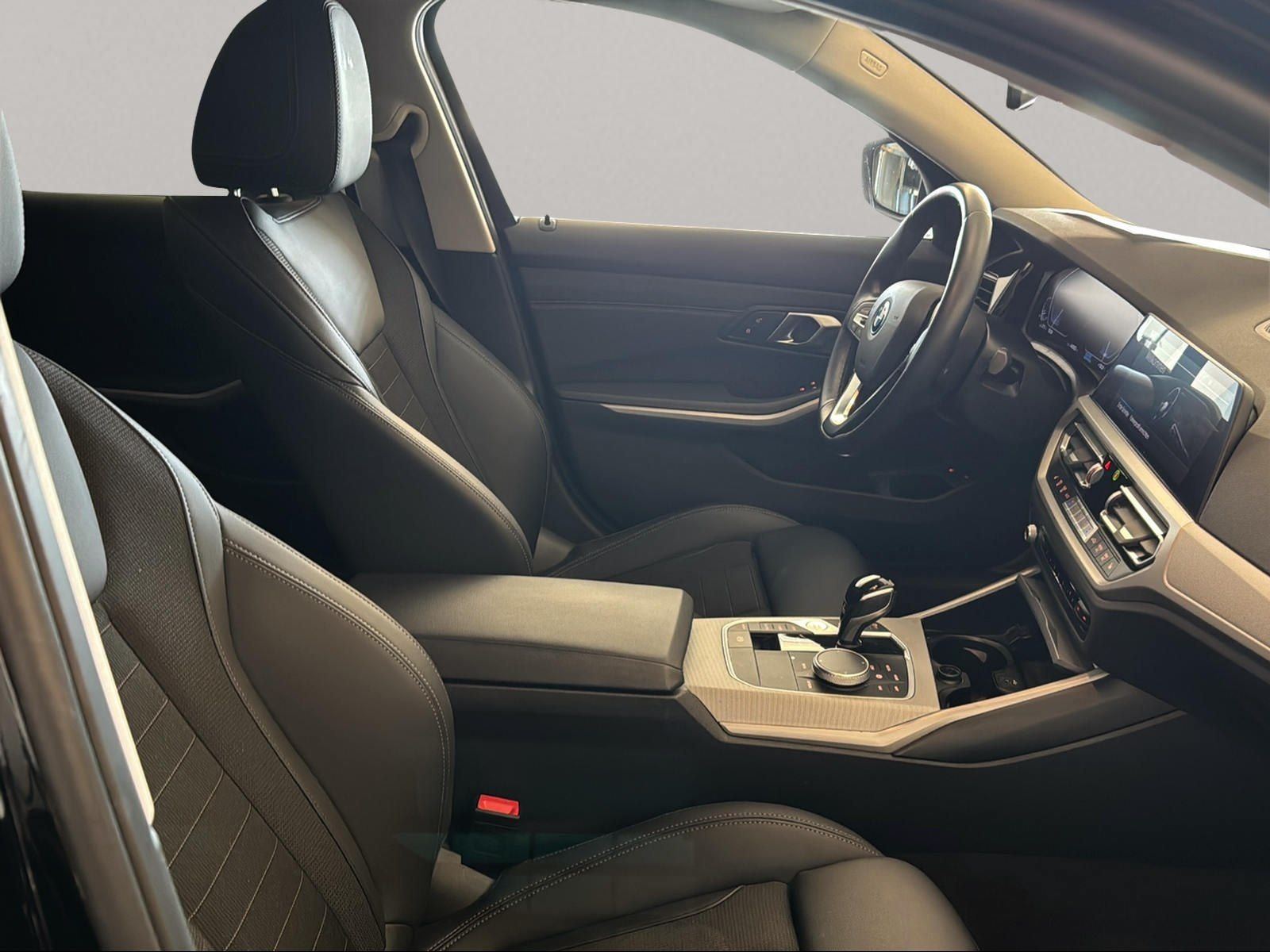 BMW 320e Touring - Samsaru's Car Outlet
