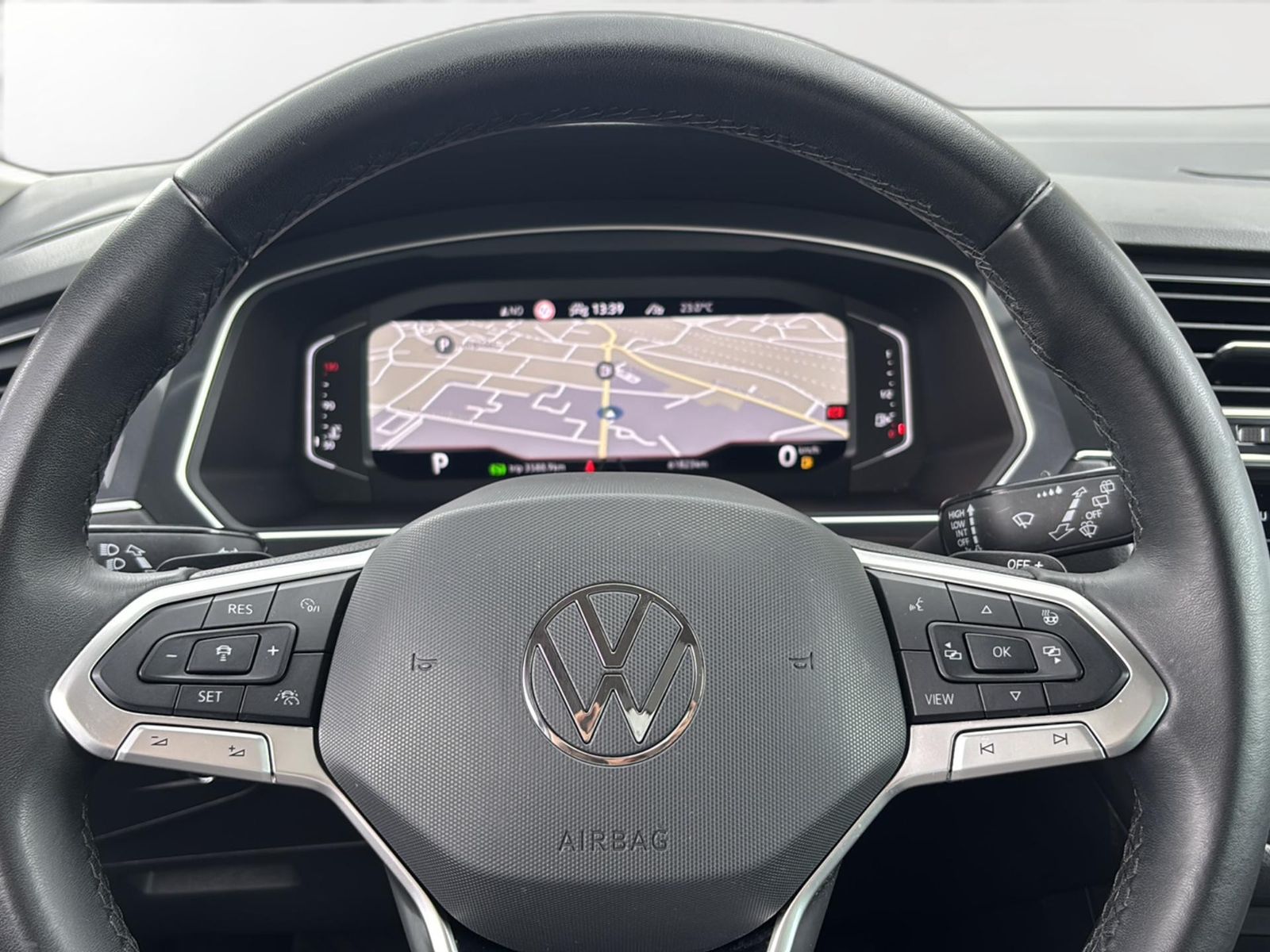 Volkswagen Tiguan Elegance 4M MATRIX+PANO+HUD+LEDER+VOLL!!