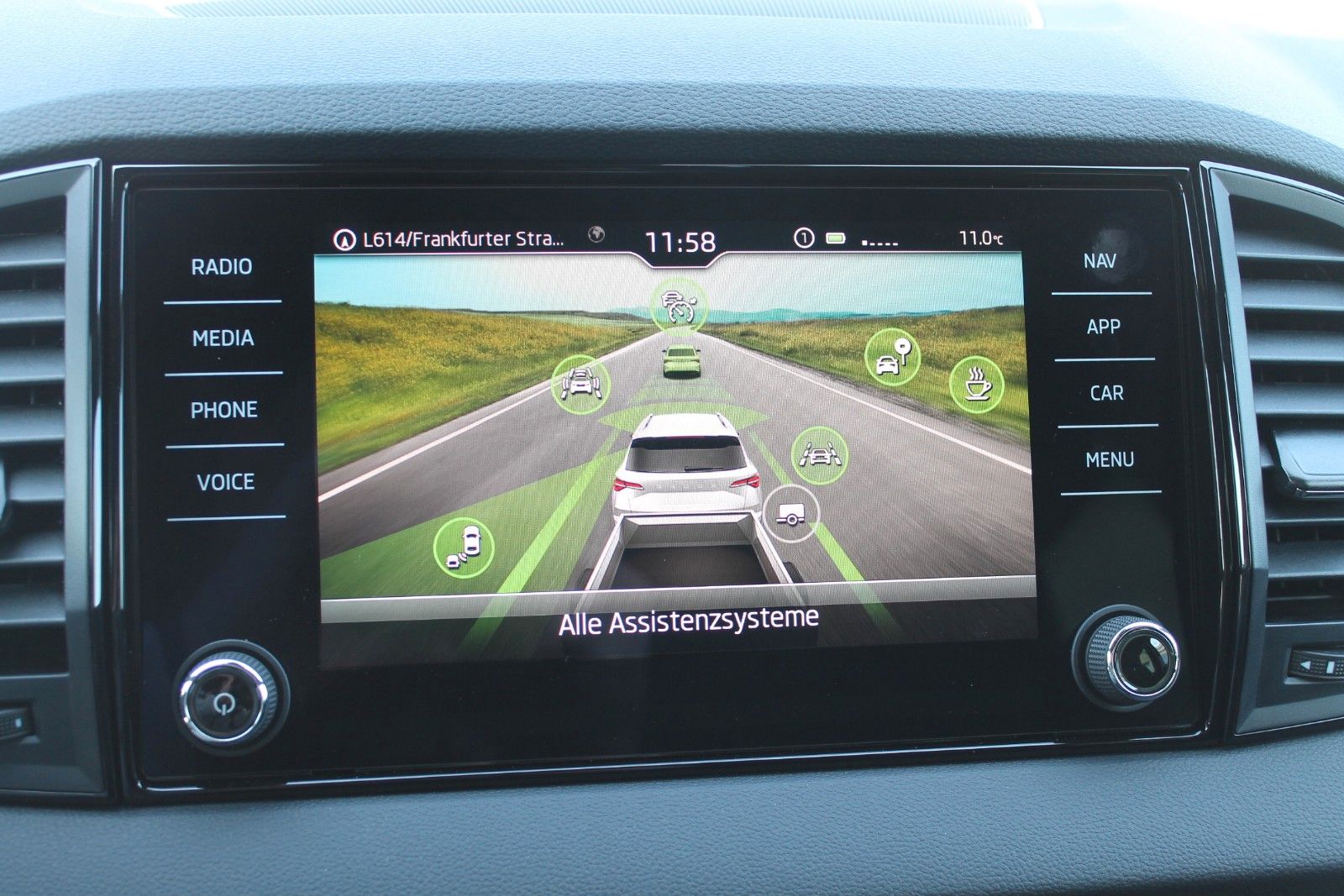 Skoda Karoq 1.5 TSI DSG Sportline AHK/NAVI/ACC/Canton
