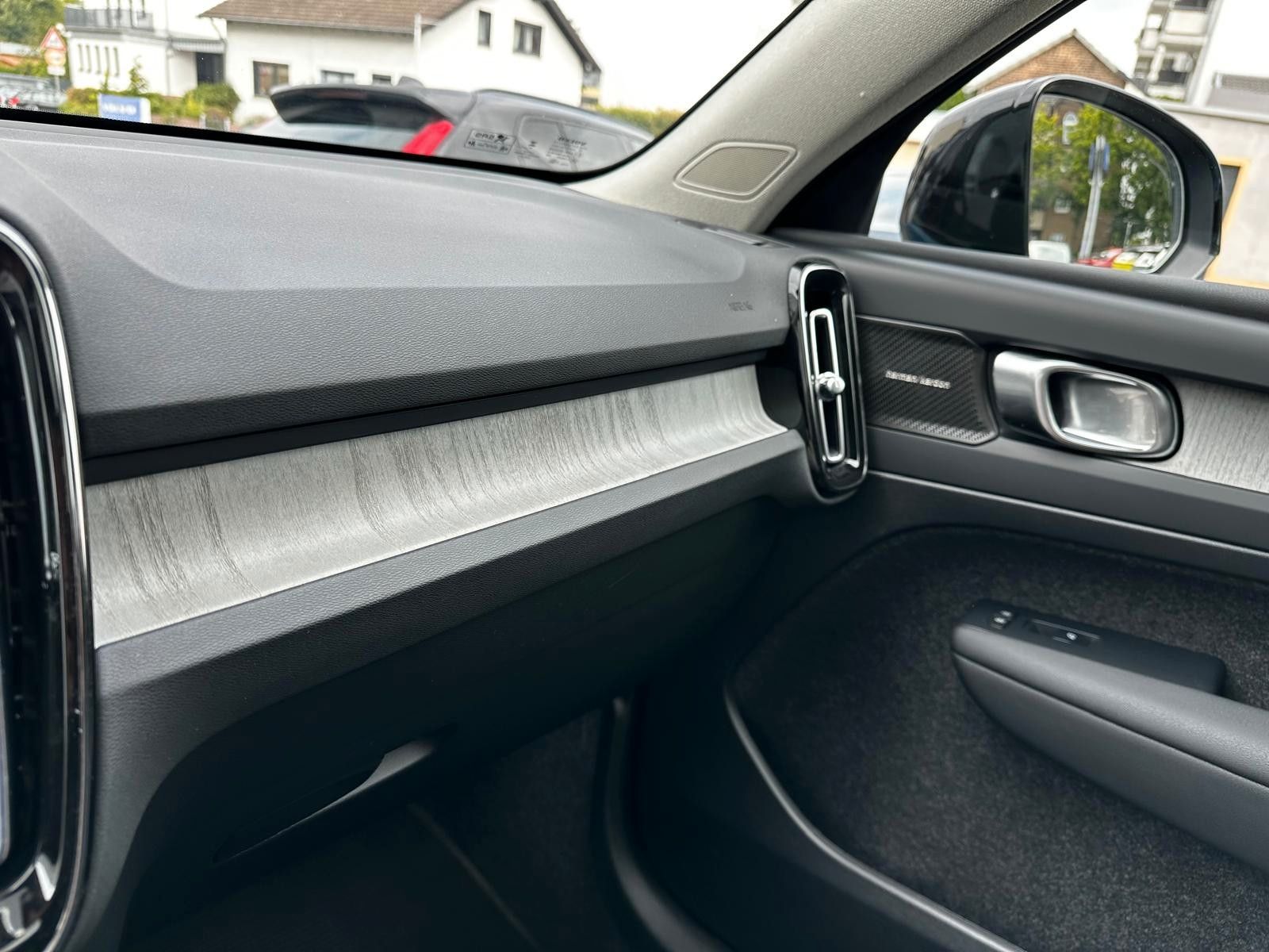 Volvo XC40 B3 Plus Dark Leder,Pano,360°,AHK,Pixel,ACC