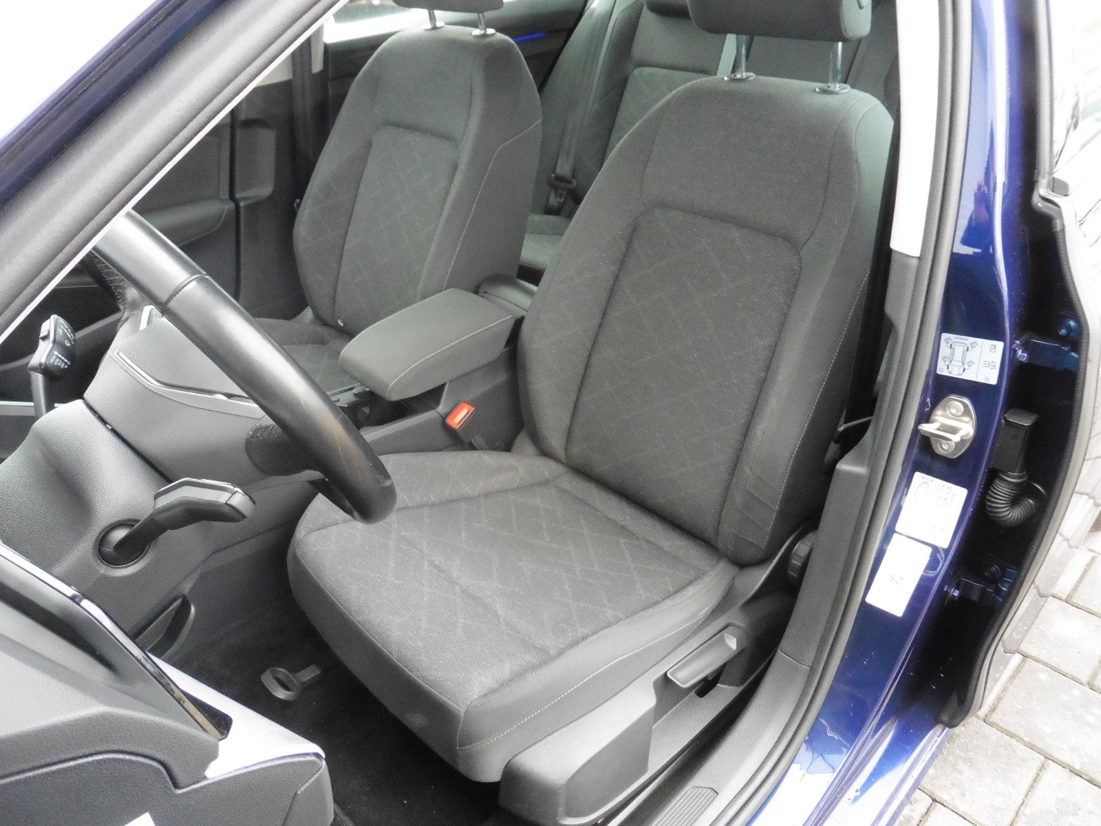 Volkswagen Golf 2.0 TDI LIFE - Samsaru's Car Outlet