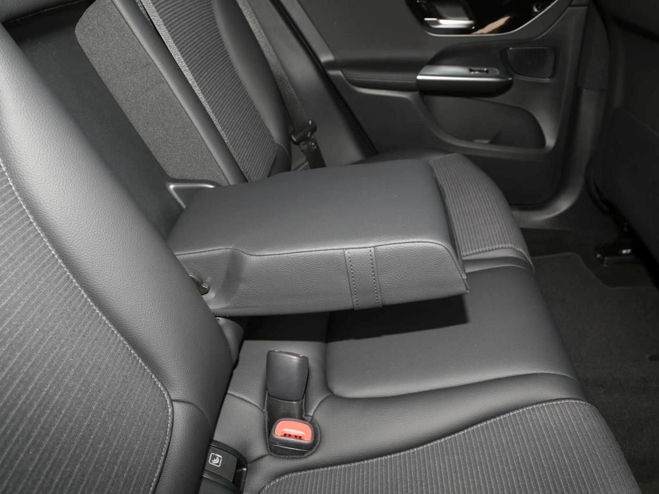 Mercedes-Benz GLC 200 d 4MATIC Avantgarde - Samsaru's Car Outlet