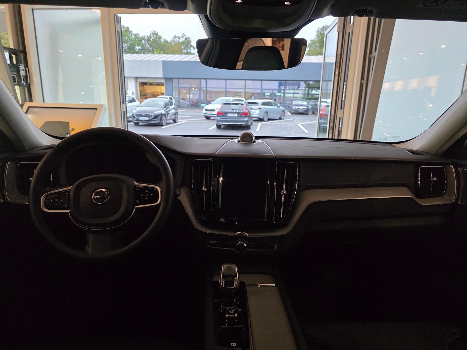 Volvo XC60 Ultra Dark Recharge Plug-In Hybrid AWD