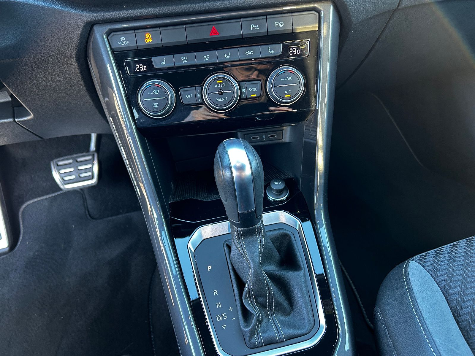 Volkswagen T-Roc Sport R-Line - Samsaru's Car Outlet