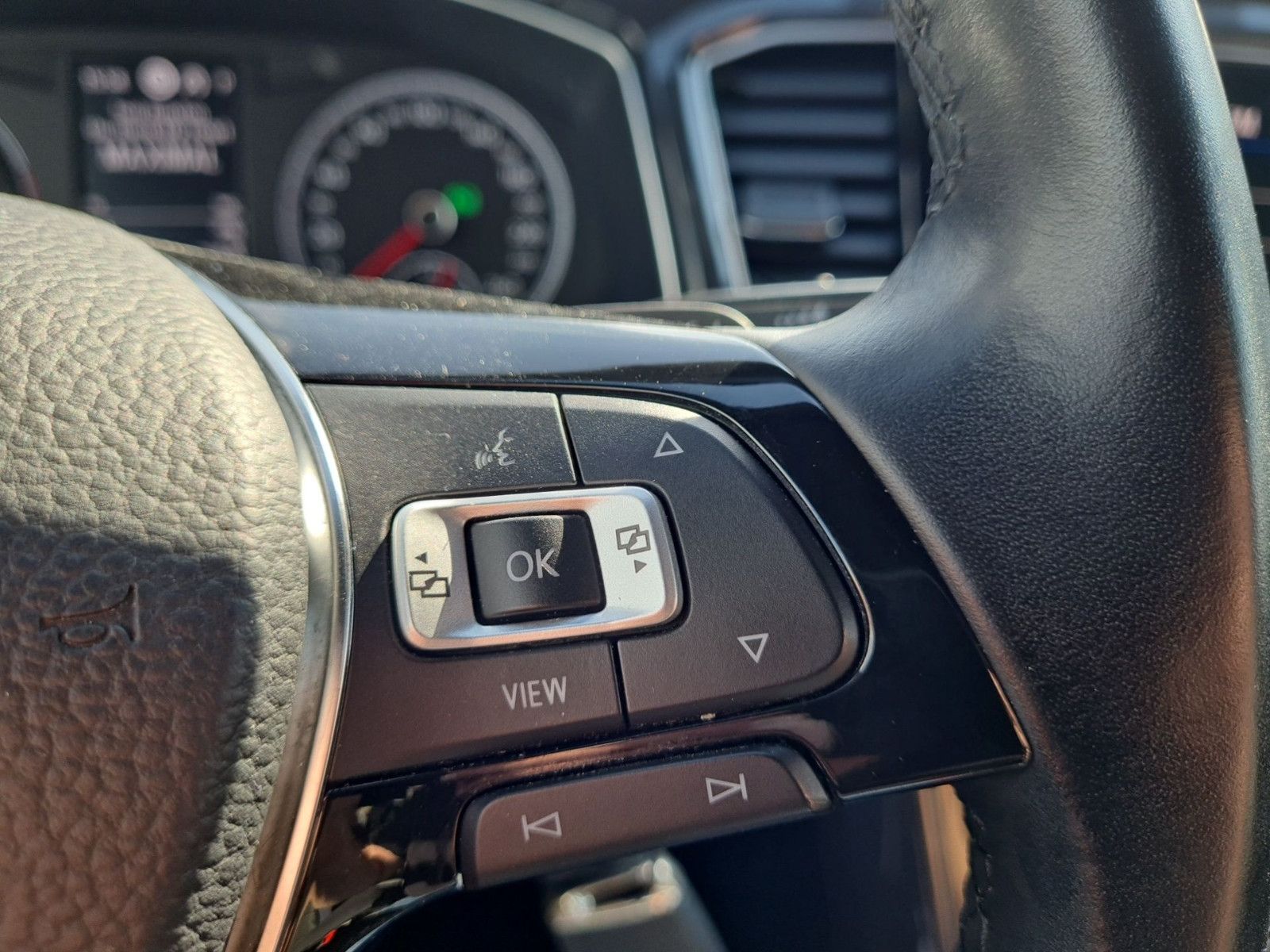 Volkswagen T-Roc 2.0 TDI Sport 4Motion - Samsaru's Car Outlet