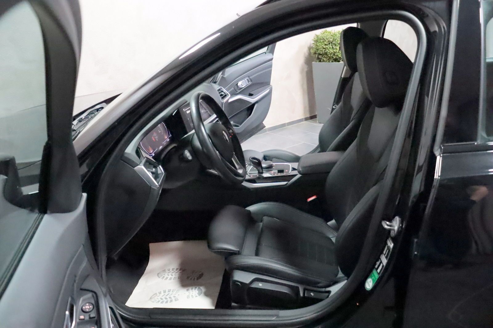 BMW 320 Sport Line Touring - Samsaru's Car Outlet