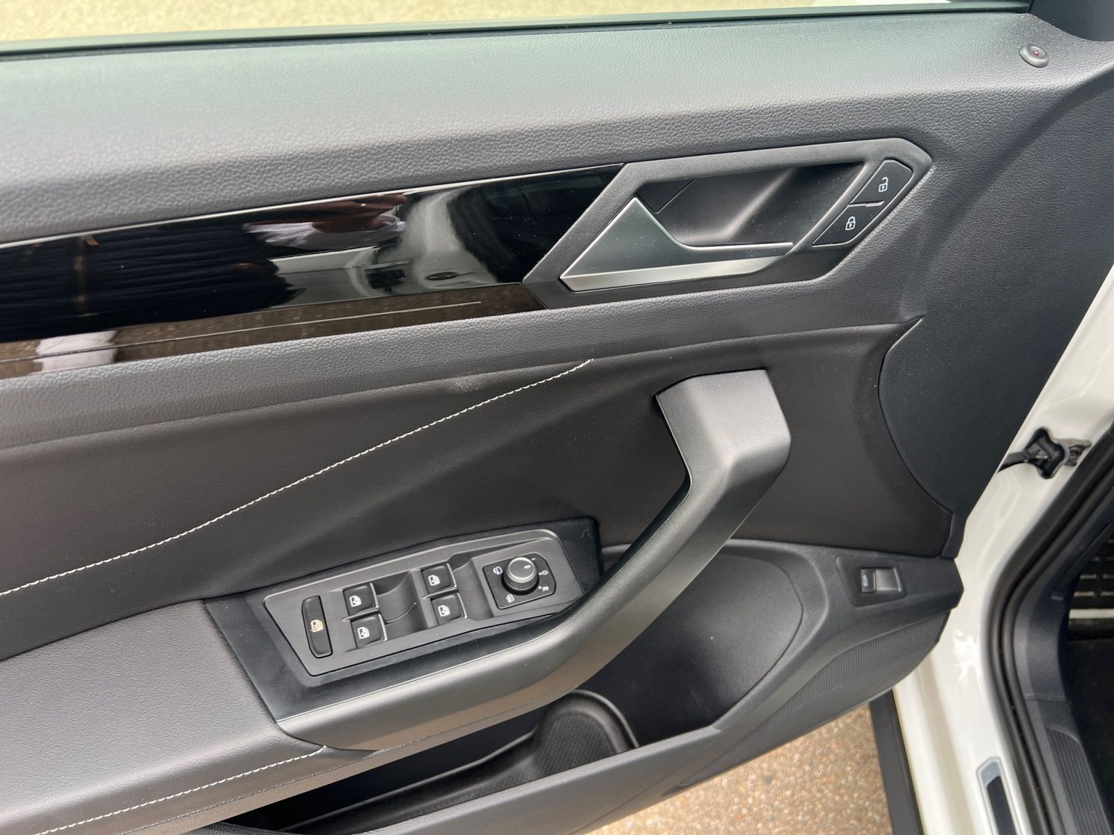 Volkswagen T-Roc 2.0TSI R-Line 4M DSG - Samsaru's Car Outlet