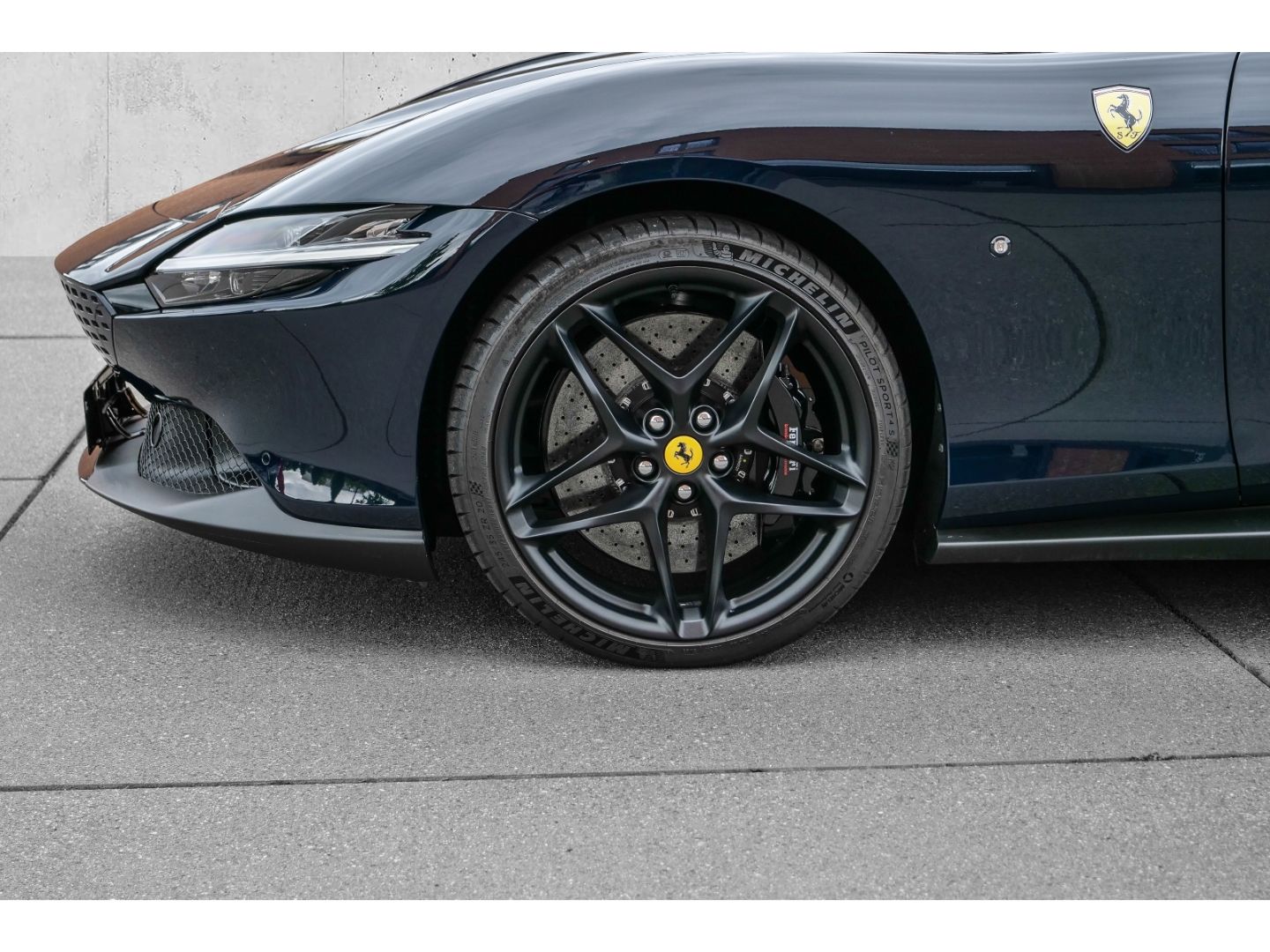 Ferrari Roma Spider - Samsaru's Car Outlet