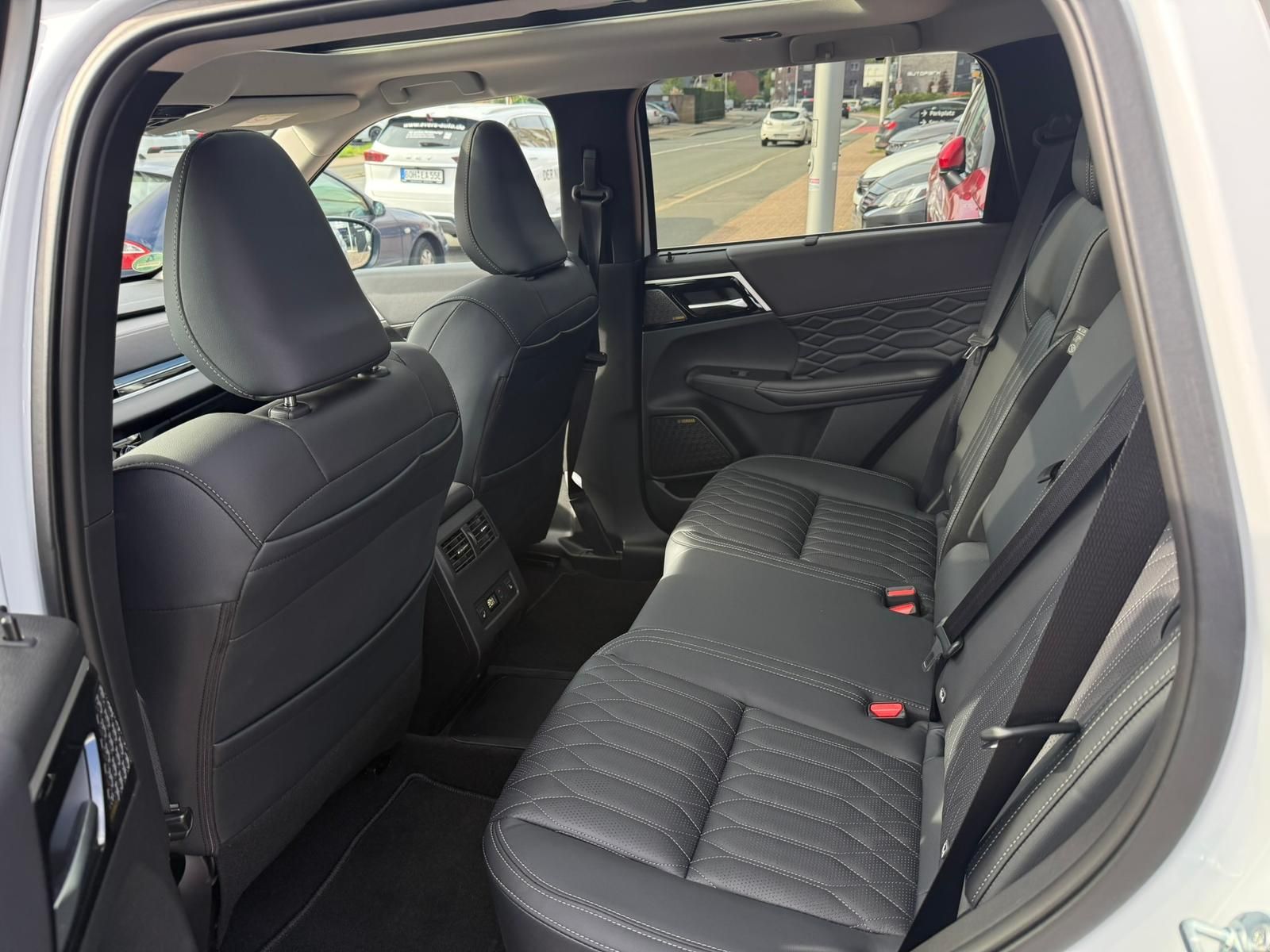 Mitsubishi Outlander PHEV Top *LED *SHZ *HUD *Sound
