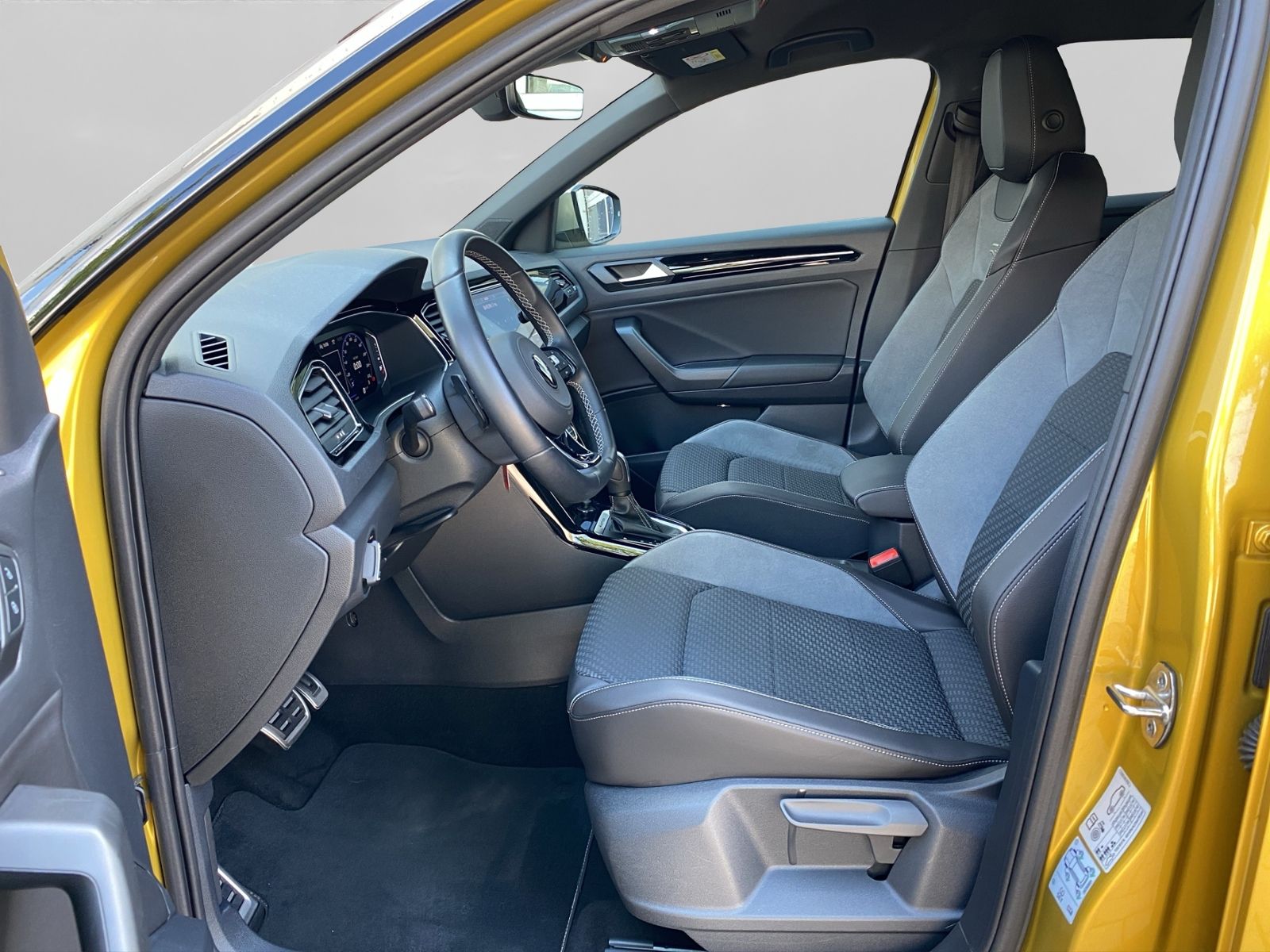 Volkswagen T-Roc R 2.0 TSI OPF 4Motion - Samsaru's Car Outlet