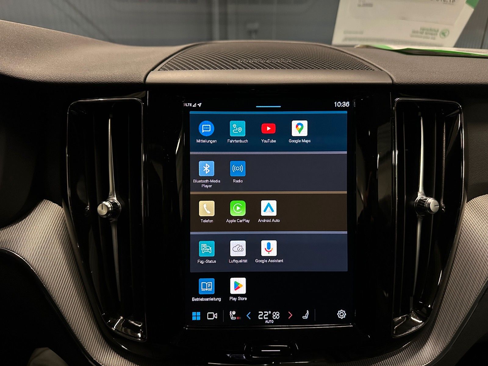 Volvo XC60 Plus Black Edition AWD*21Zoll*PANORAMA*AHK*