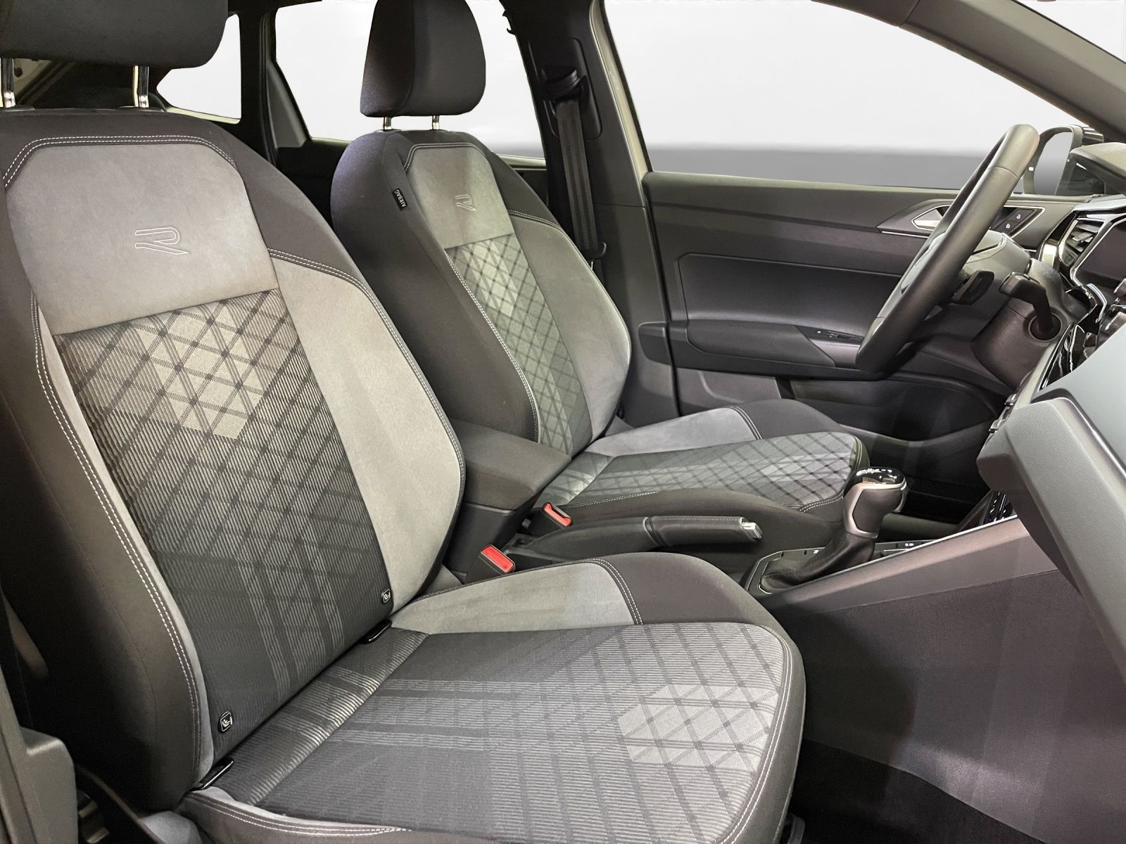 Volkswagen Taigo 1.0 TSI R-Line - Samsaru's Car Outlet