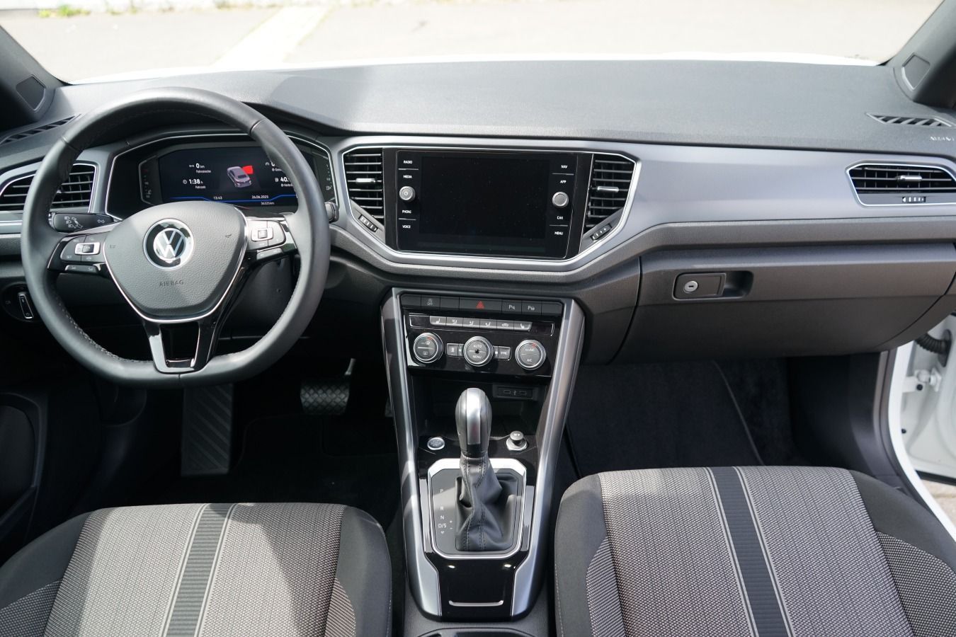 Volkswagen T-Roc 1.5TSI Style - Samsaru's Car Outlet