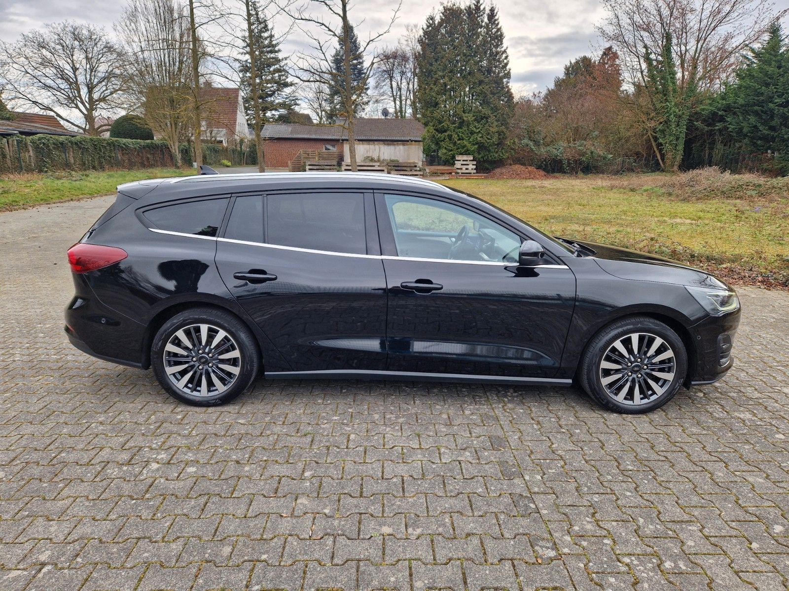 Ford Focus Tun.Titanium 1.Hd Aut. LED AHK NAVI Rf ACC