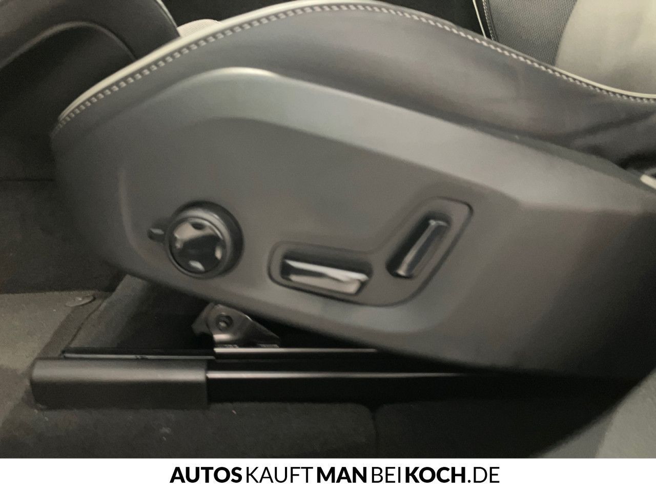 Volvo XC60 B5 AWD PlusDark ACC BLIS AHK 4xSHz VLED H&K