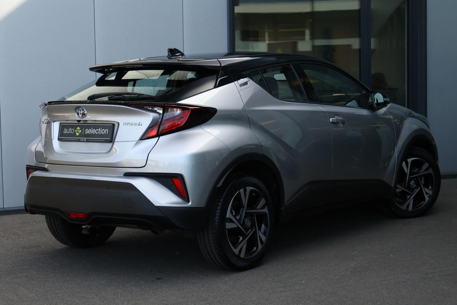 Toyota C-HR 1.8 Hybrid Dynamic - Samsaru's Car Outlet