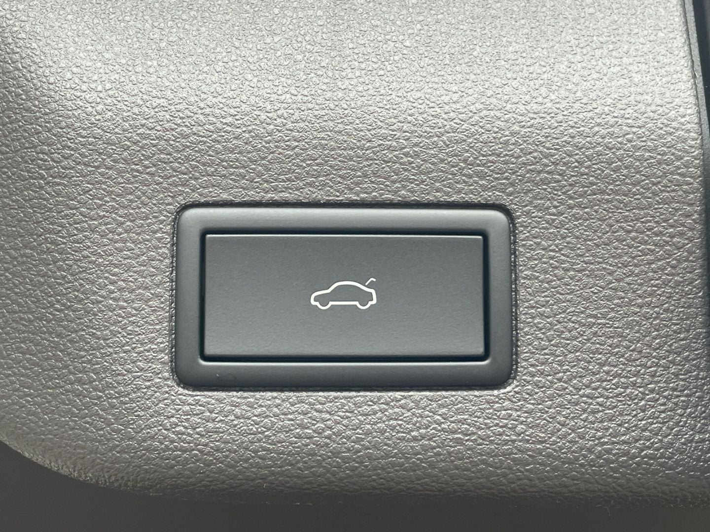 Volkswagen T7 Multivan - Samsaru's Car Outlet