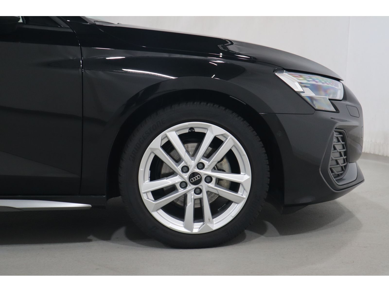 Audi A3 Limousine 30 TFSI S line - Samsaru's Car Outlet