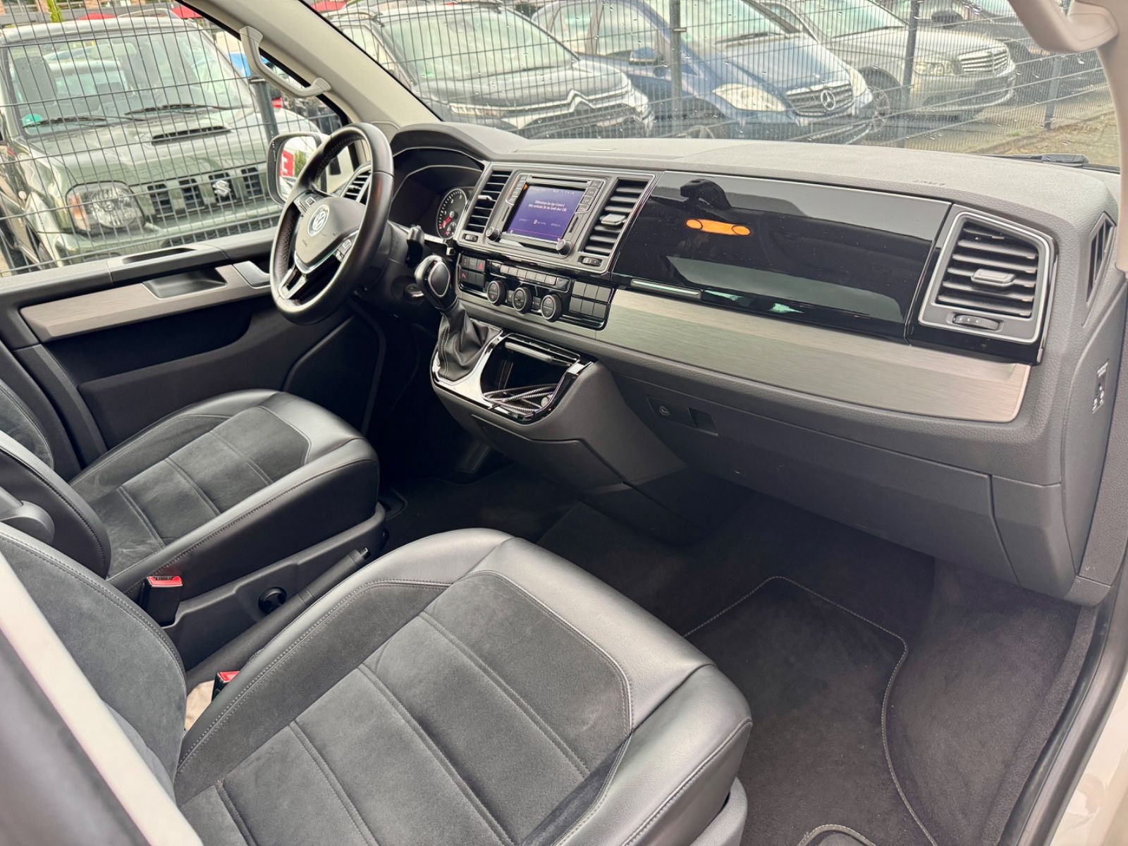 Volkswagen T6 Multivan - Samsaru's Car Outlet