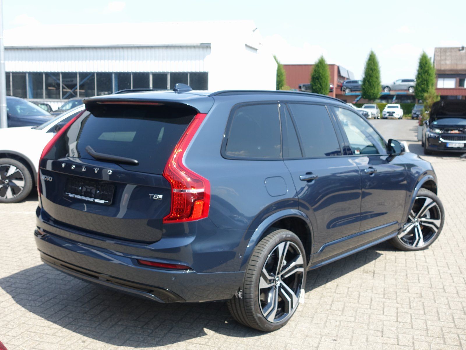 Volvo XC90 Ultra Dark T8 AWD Plug-in Hybrid - Samsaru's Car Outlet