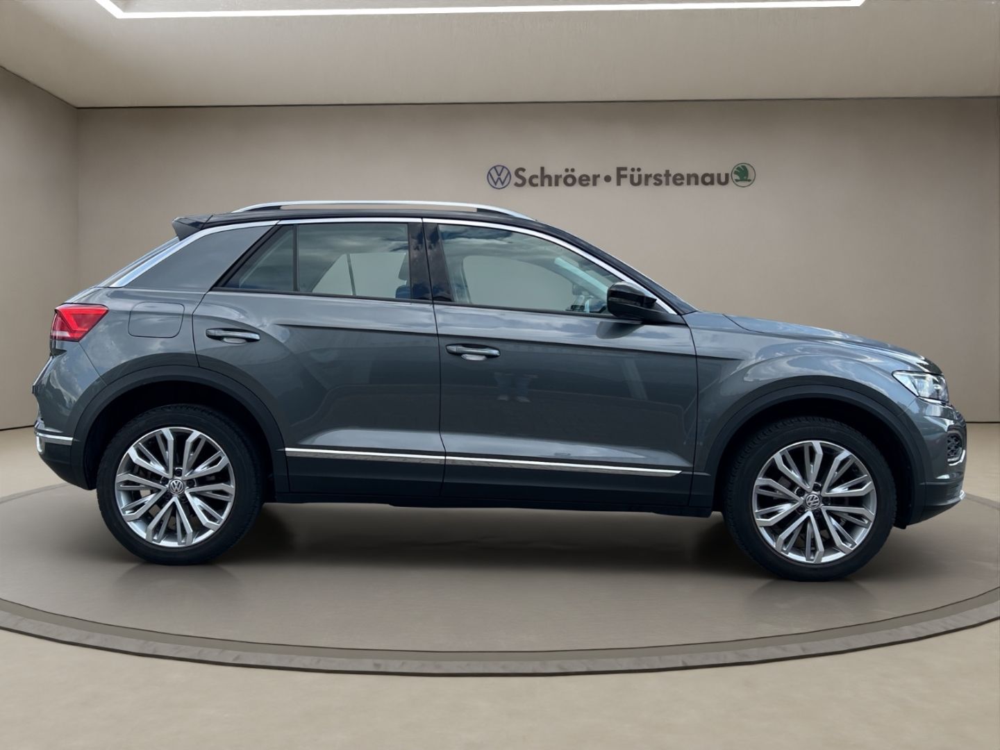 Volkswagen T-Roc Style 1.5 TSI DSG - Samsaru's Car Outlet