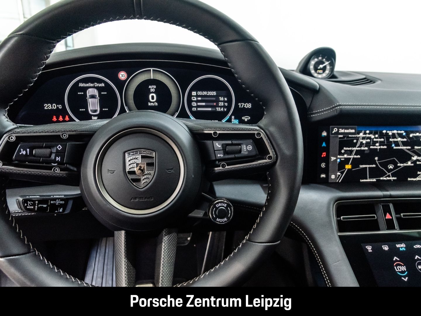 Porsche Taycan Turbo S Cross Turismo ActiveRide Burmeste