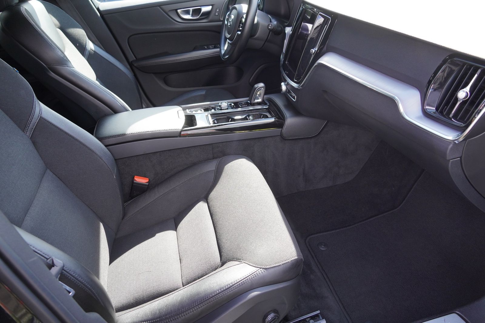 Volvo V60 Kombi 2.0 Hybrid AWD R Design LED Navi AHK