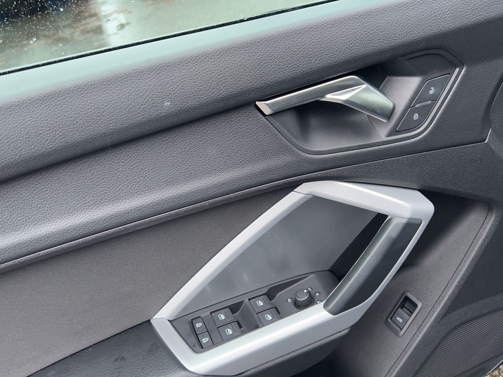 Audi Q3 40 TFSI qu S-tronic - Samsaru's Car Outlet