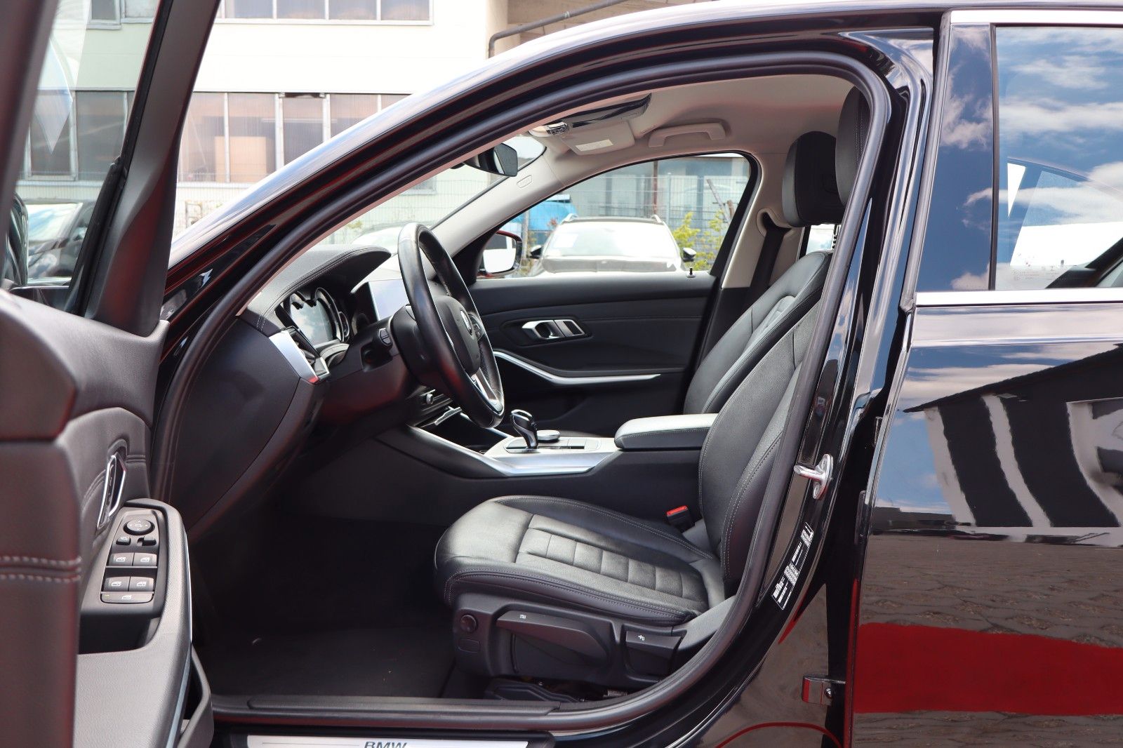 BMW 320 d Luxury Line - Samsaru's Car Outlet