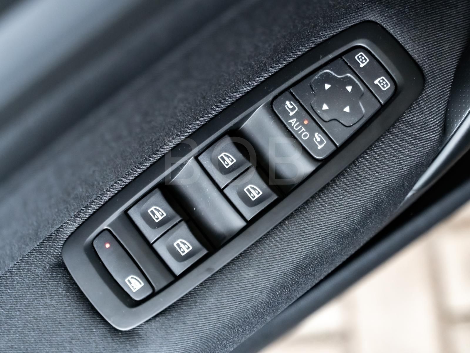 Renault Megane Grandtour ZEN E-TECH Plug-in - Samsaru's Car Outlet