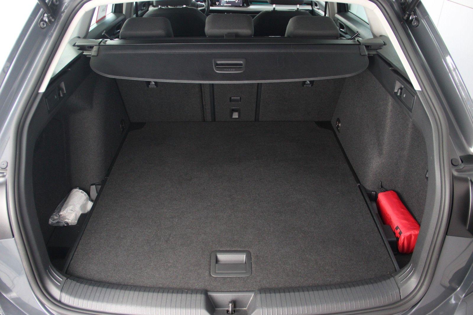 Volkswagen Golf 8 Life 1.5 TSI - Samsaru's Car Outlet