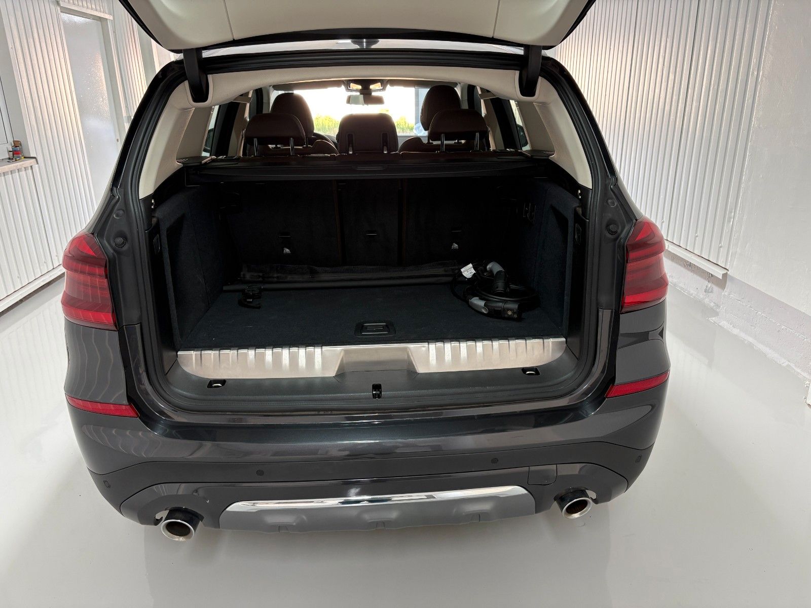 BMW X3 xDrive 30 e Luxury Line - Samsaru's Car Outlet