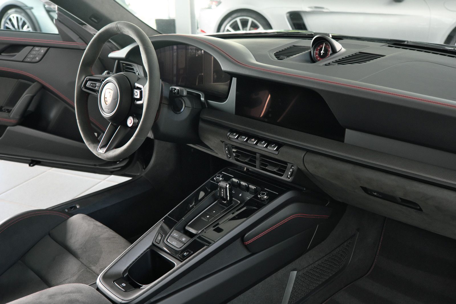 Porsche 992.2 Carrera 4 GTS T-Hybrid Sport-Design Titan