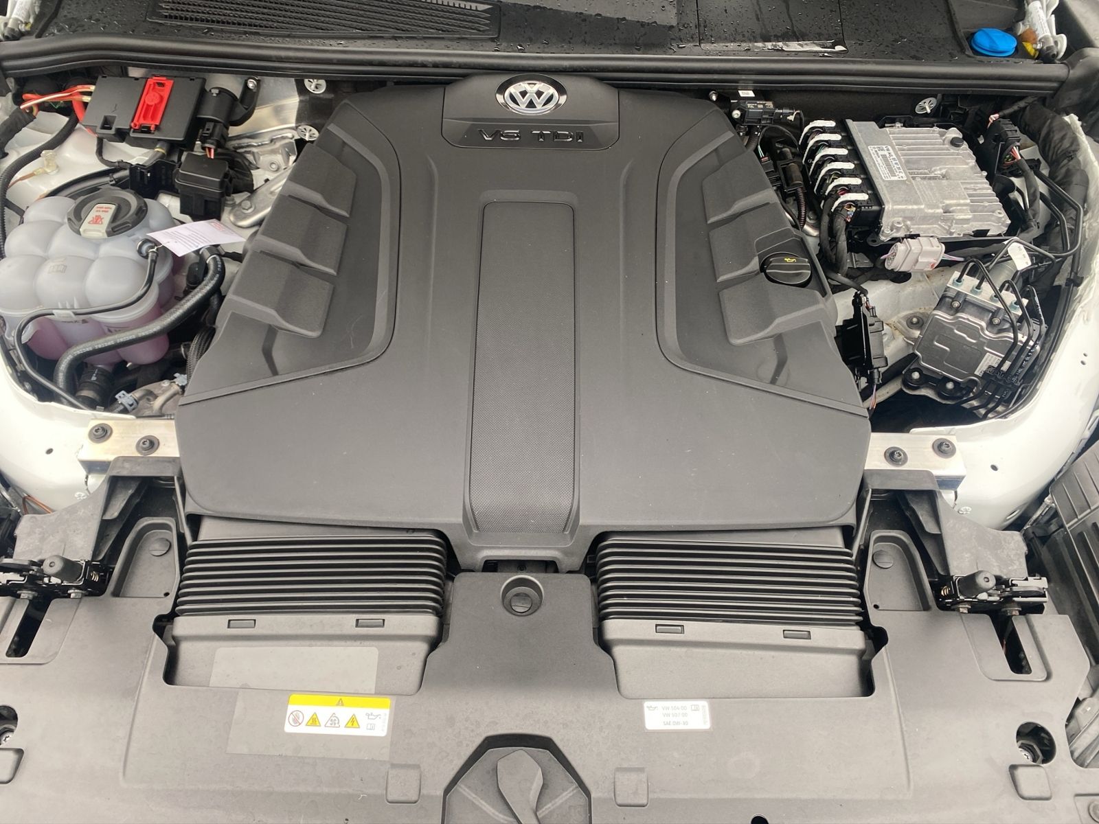 Volkswagen Touareg 3.0 TDI R-Line 4Motion - Samsaru's Car Outlet