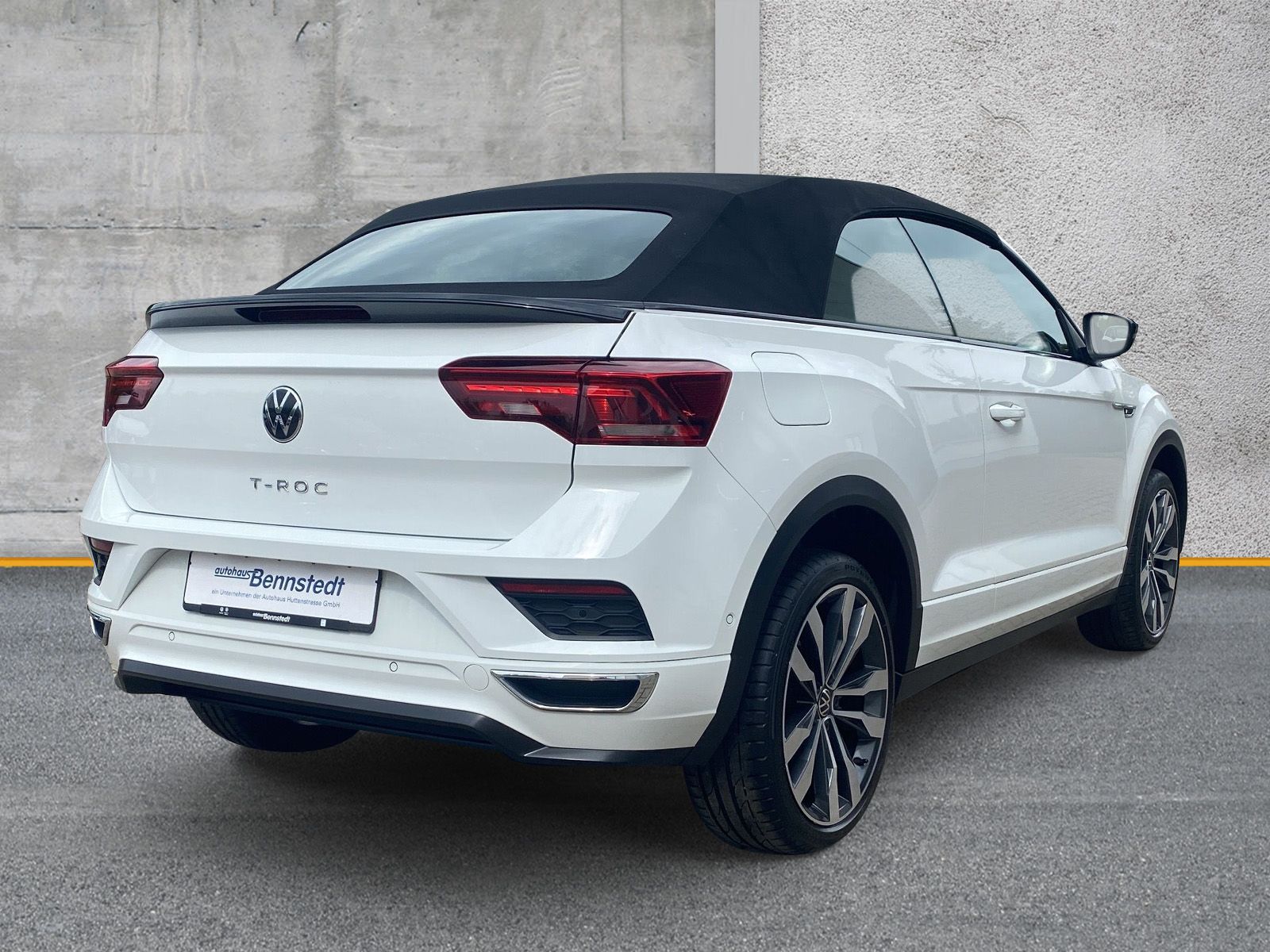 Volkswagen T-Roc 1.5 TSI DSG R-Line - Samsaru's Car Outlet