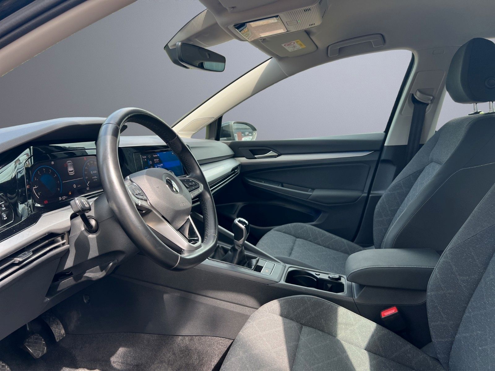 Volkswagen Golf VIII Life 1.5 TSI - Samsaru's Car Outlet