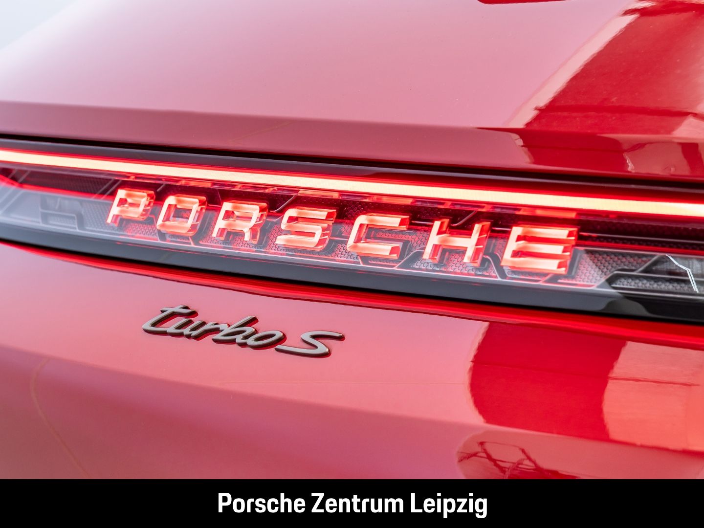 Porsche Taycan Turbo S Cross Turismo Burmester PCCB
