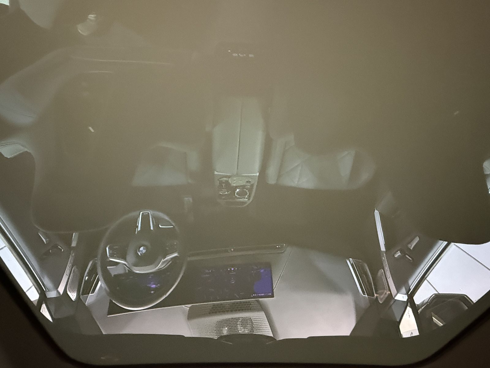 BMW iX xDrive60 M Sportpaket AHK Luftfeder B&W ACC
